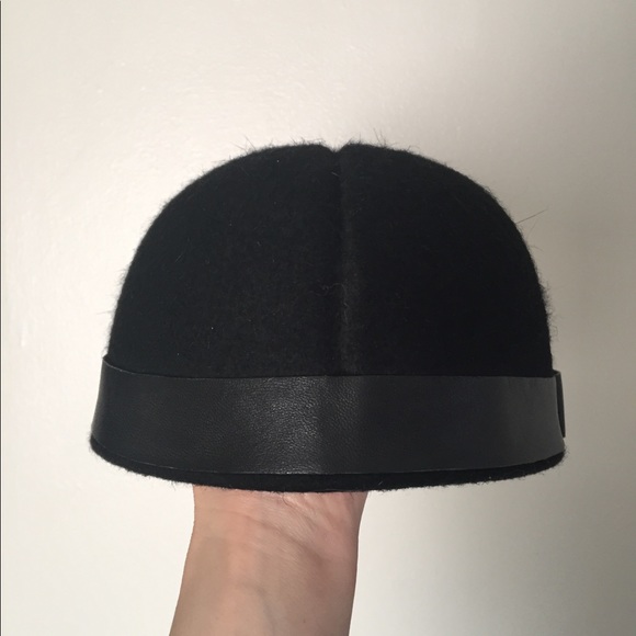 Badgley Mischka Black Wool Cap w/Leather Bow - Picture 3 of 5